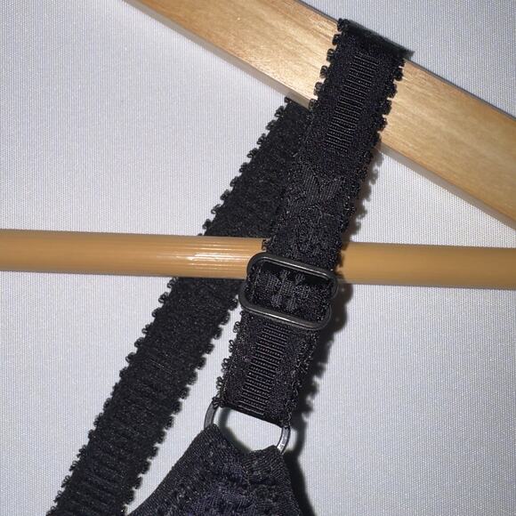 Black adjustable strap bra women’s size 38A NWT - Picture 3 of 7